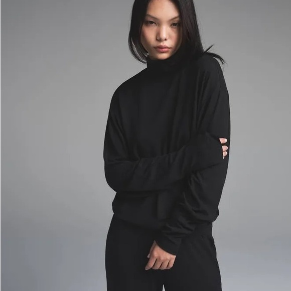 *NWT* SKIMS CLOUD TOP - Picture 6 of 6